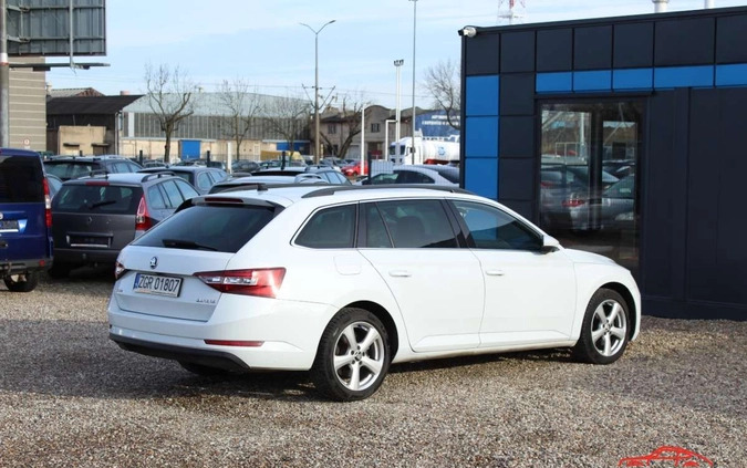 Skoda Superb cena 73900 przebieg: 140627, rok produkcji 2018 z Zaklików małe 379